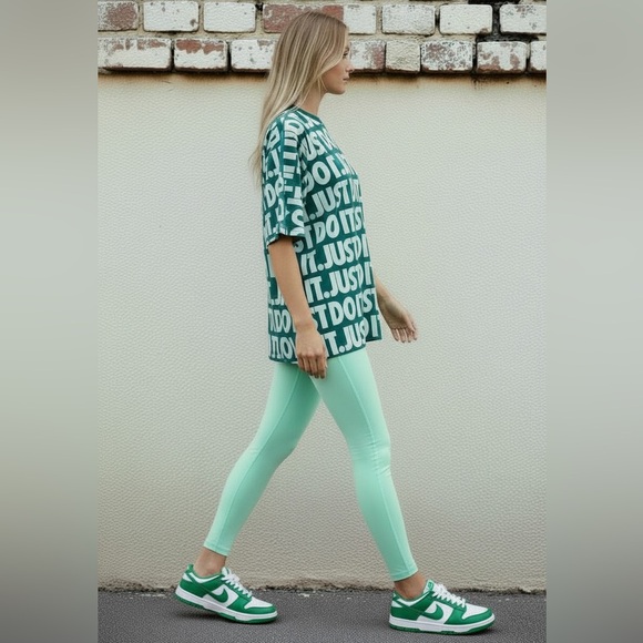 NWT NIKE JUST DO IT MATCHING SET WOMENS SIZE M TSHIRT LEGGINGS OUTFIT - Picture 7 of 8